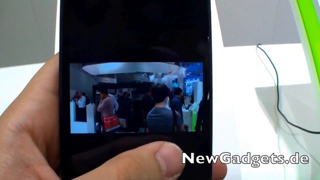 Hands On with the HTC Titan Smartphone with Windows Phone 7.5 at IFA 2011 смотреть онлайн