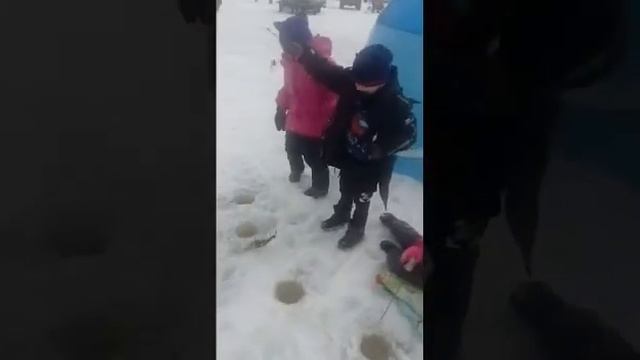 Девятый вал, пирс, ловля камбалы по принципу поймал, отпусти смотреть онлайн