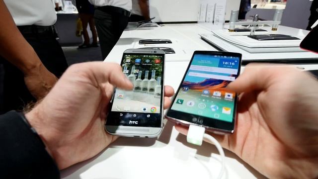 LG G Flex 2 vs. HTC One M8 Comparsion [4K] смотреть онлайн