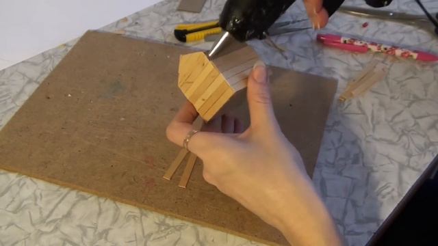 Как сделать игрушечную деревянную будку. How to make a toy wooden booth. смотреть онлайн