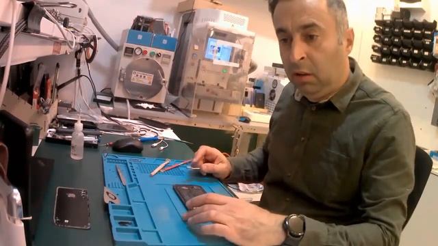 Service GSM cu aparatura specializata pentru inlocuirea sticlei la ecranele de Apple iPhone. смотреть онлайн