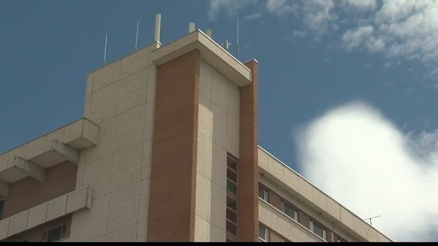 UM Police investigating student firing gun out of dorm window смотреть онлайн