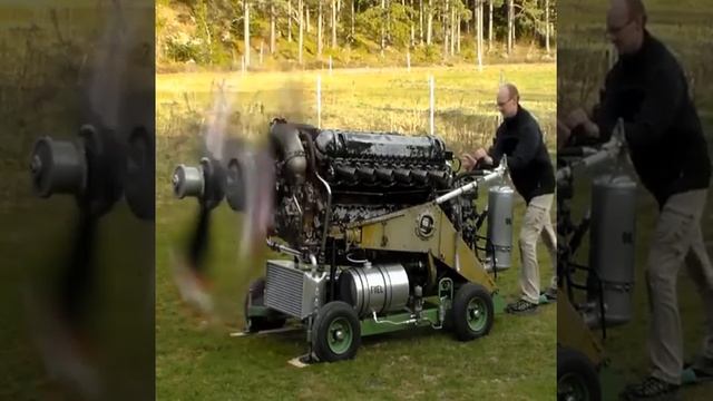 Rolls-Royce Griffon Mk58 first start up with contra rotating propellers смотреть онлайн