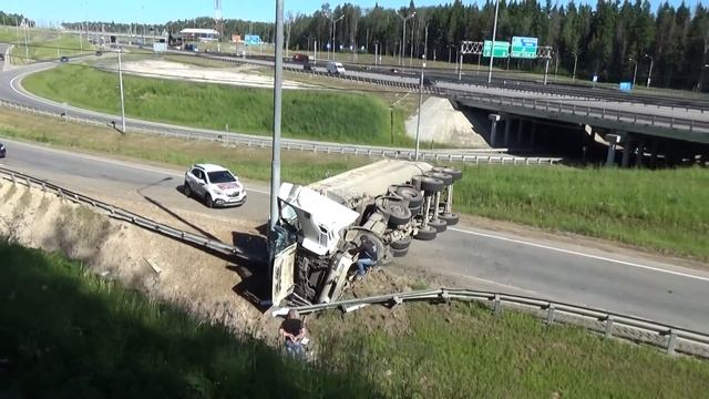 King of Trucks завалил грузовик под Звенигородом 15 июня 2018 года в 8.00 утра смотреть онлайн