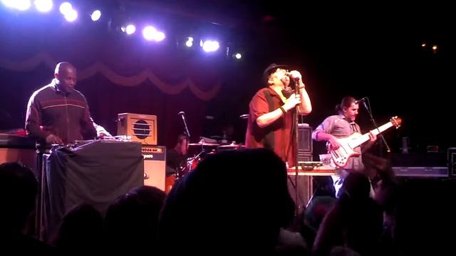 John Popper and DJ Logic @ The Brooklyn Bowl смотреть онлайн