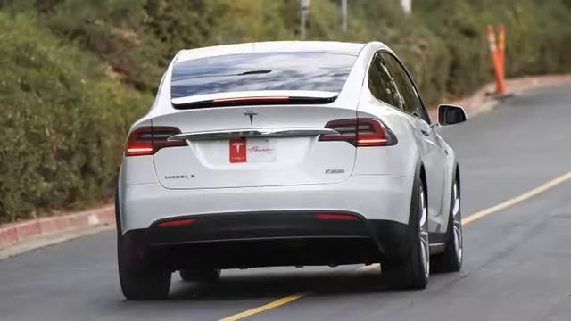 WOW Tesla has no official presence in Russia, so fans created their own service center смотреть онлайн