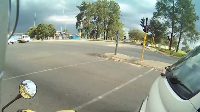 Are the cops driving like the taxis or the taxis like the cops? смотреть онлайн