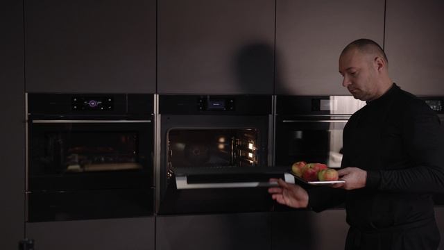 ASKO рецепты: утиная грудка с запеченными яблоками и голубцами из утиных потрохов смотреть онлайн