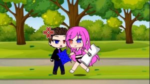 леска забрала у шеди очки и сказала одеть платье