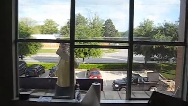 We Salute You Mr. Apartment Window Cleaner смотреть онлайн