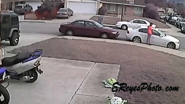 Brazen criminal breaking into neighbors car at 10am Sunday смотреть онлайн