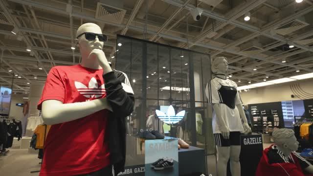 Флагманский Adidas в Казахстане