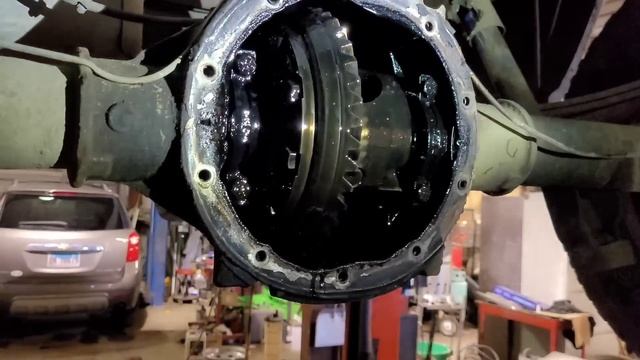 What Carnage Awaits Me?? The Cover Comes Off!!! Silverado Rear Differential Wiped Out!! смотреть онлайн