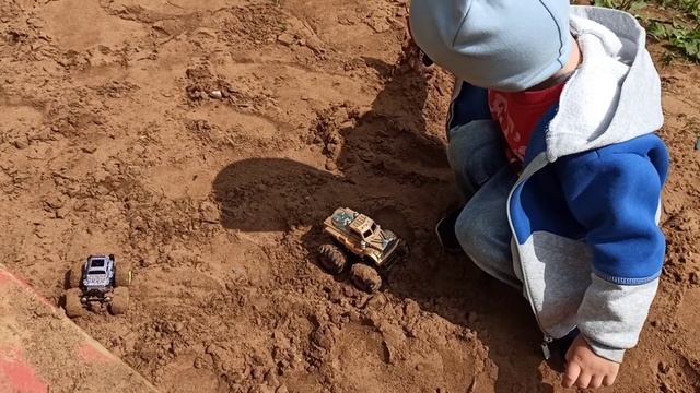 КРУТЫЕ ДЖИПЫ| ГОНЯЮТ ПО ПЕСКАМ, ГОРАМ И МОРЯМ смотреть онлайн