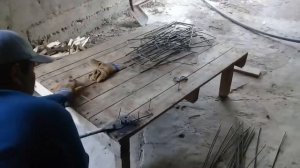 Гнут шестерка проволку за 3секунд