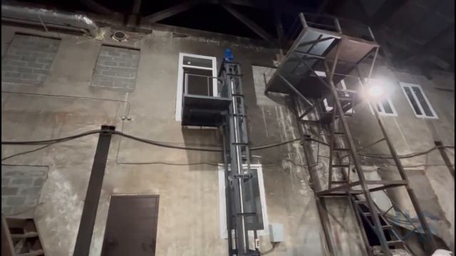 Грузовой подъемник консольного типа с цепным приводом смотреть онлайн