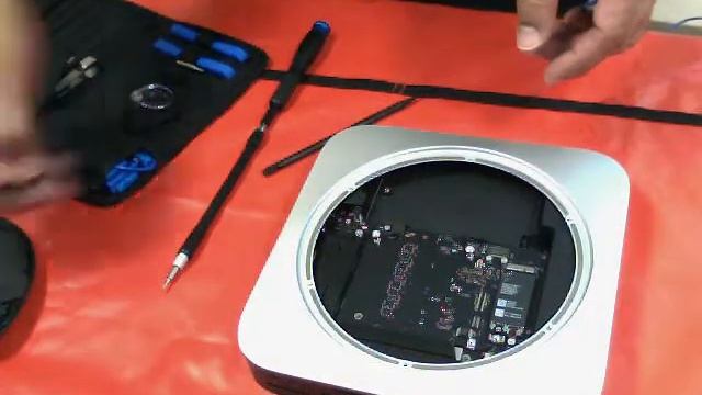 Mac Mini 2014 HDD removal смотреть онлайн