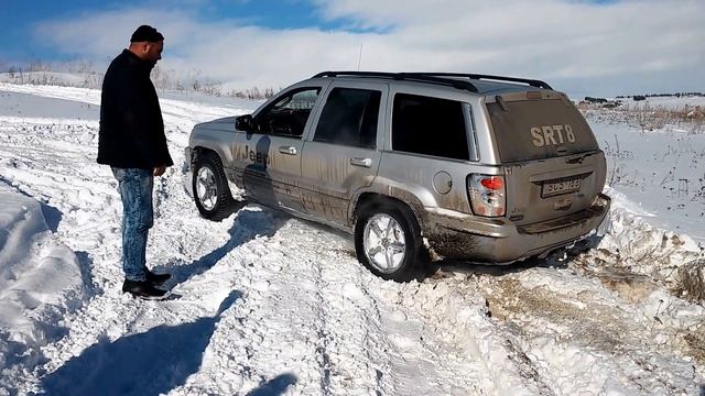 Jeep Grand Cherokee 4.7 по снегу смотреть онлайн