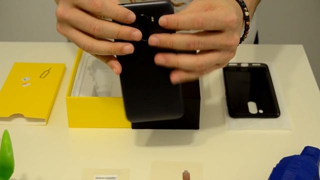 $300 Pixel 3 XL Killer - Xiaomi PocoPhone F1: Unboxing and Review - Part1 смотреть онлайн