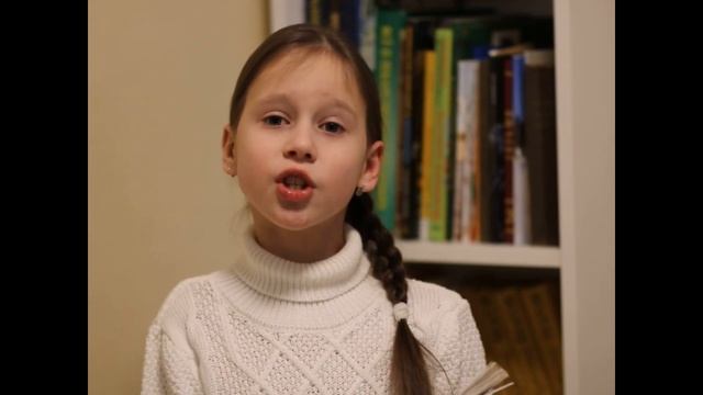 Полина Фоминская читает Крылова Лисица и виноград смотреть онлайн