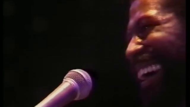 Teddy Pendergrass - The Whole Town's Laughing At Me (Live Hammersmith Odeon 1982) смотреть онлайн