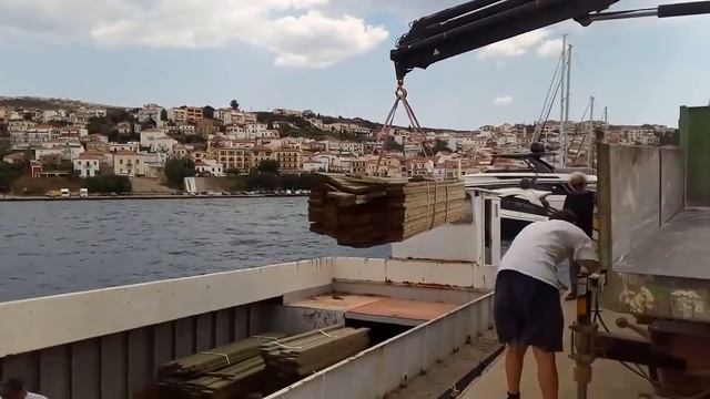 Доставка материалов на остров Сфактириа для восстановления русской церкви на островке Сфактириа смотреть онлайн