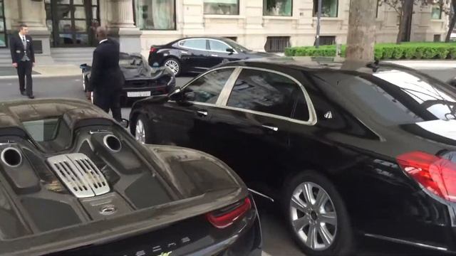 McLaren P1 parking Porsche 918 spyder and Maybach 500 in Milan смотреть онлайн