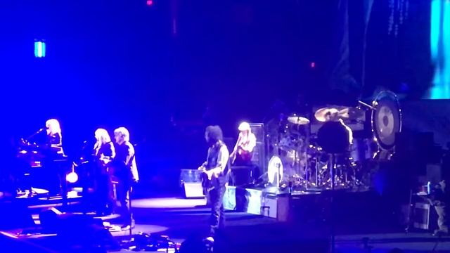 Fleetwood Mac - Hypnotized - Grand Rapids, MI 10/8/18 смотреть онлайн