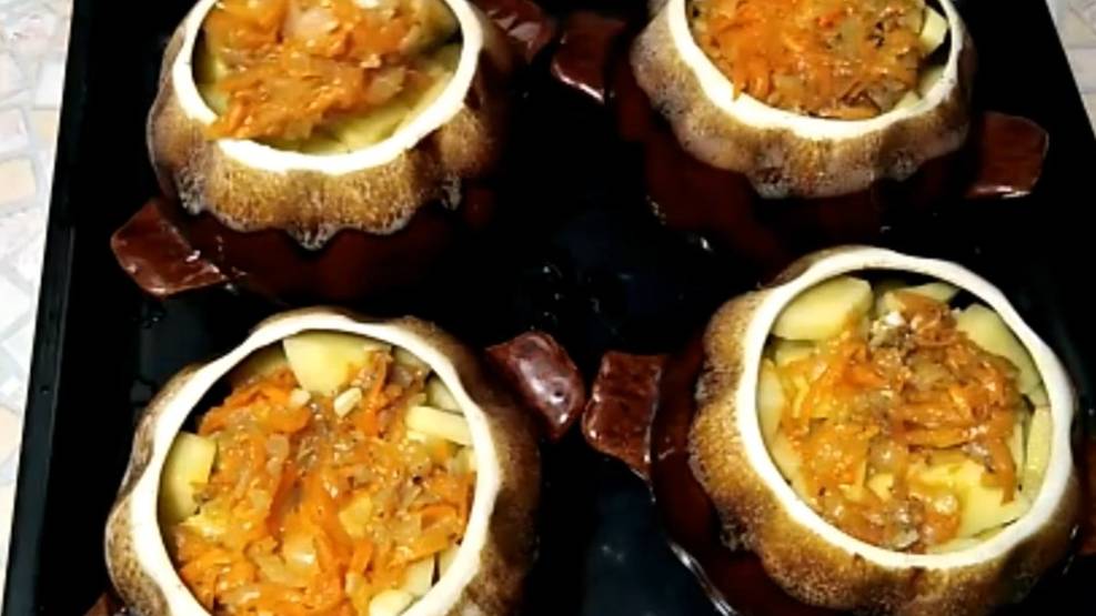 Мясо с картошкой в горшочке в духовке. Рецепт с мясом и картошкой на обед или ужин смотреть онлайн