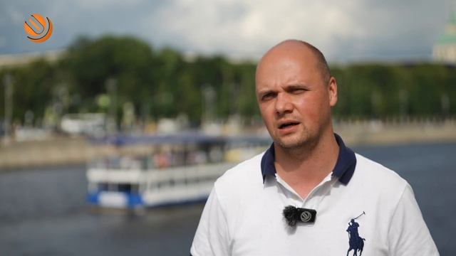 Теперь и в общественном транспорте! На экранах транслируют ролик "Помоги "ОЭК" зажечь фонарь" смотреть онлайн