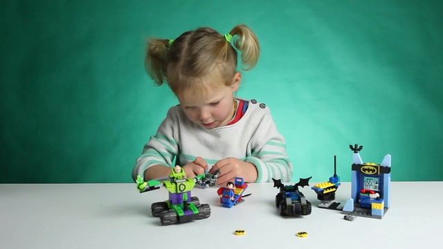 3 yr old builds Lego Juniors Batman and Superman vs Lex Luther смотреть онлайн
