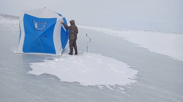 Метель сносит палатку Рыба на зимнюю удочку 2023