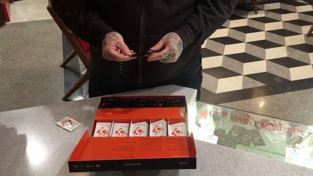 Unboxing the S8 Red Kit смотреть онлайн