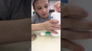 УЧИМСЯ ОДЕВАТЬ КОНТАКТНЫЕ ЛИНЗЫ