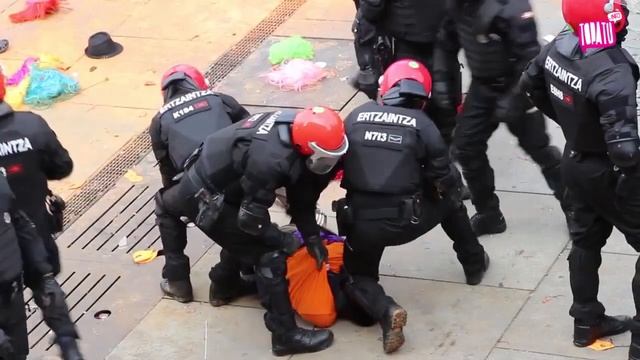 Mensaje del PNV: Reparto de Madera смотреть онлайн