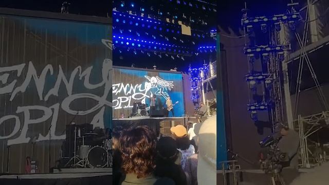 Kennyhoopla - Keep a Window Open (Live@CC2k23) смотреть онлайн