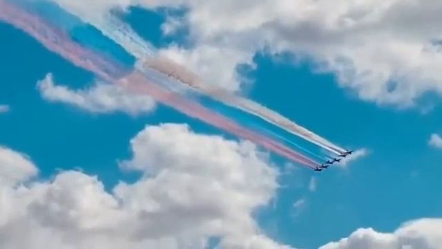 👀 Еще немного небесных моментов смотреть онлайн