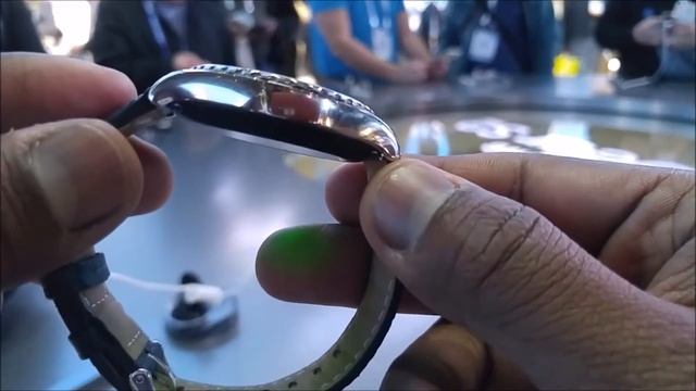 Samsung Gear S2 Classic Hands On CES2016 смотреть онлайн