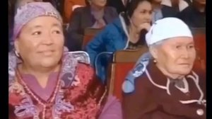 Аалы Туткучев Элмирбек Иманалиевдин обону менен ырдады