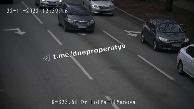 У Дніпрі на Поля зіштовхнулися Toyota та Jac: рух ускладнено смотреть онлайн