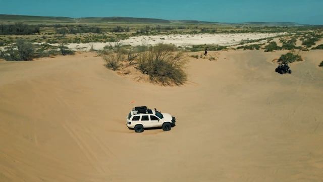 Polaris RZR 1000 vs. Jeep Grand Cherokee WJ at Beverly Dunes, WA! смотреть онлайн