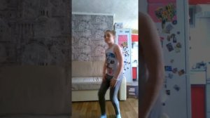 Пришла со школы зделала уроки и потом я хотела танцевать 😊🎶