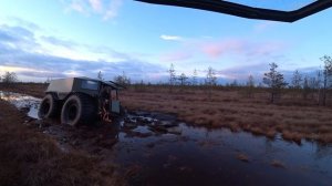 Команда вездеходов на мерзлом болоте. Что такое Север и как Шерп не выходит на лед?