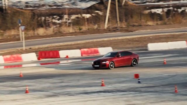 Jaguar XE смотреть онлайн