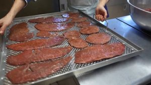 Японские сосиски-чемпионы мира, процесс приготовления на производстве