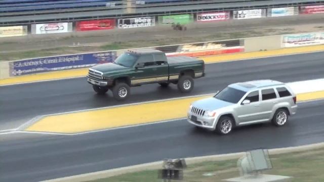 Jeep Grand Cherokee SRT8 vs Cummins Ram смотреть онлайн
