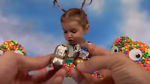 Игрушки и конфеты таракан и бутылка 7Up в больших яйцах с глазами Toys & candy 7Up bottle in eggs смотреть онлайн