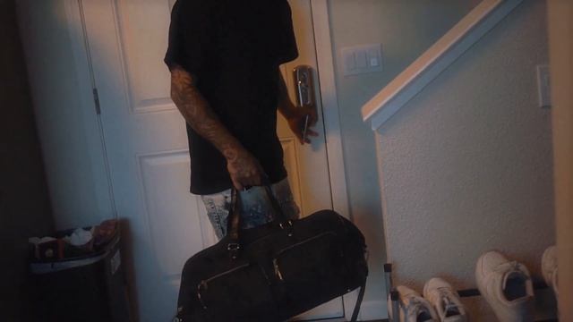 FahtMike & Chrisboutbandzz - Round Trip (Official Music Video) смотреть онлайн