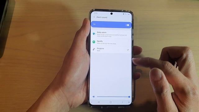 Galaxy S20/S20+: How to Enable/Disable Alarm Read Time Aloud смотреть онлайн