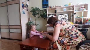 Занятие с логопедом по запуску речи.